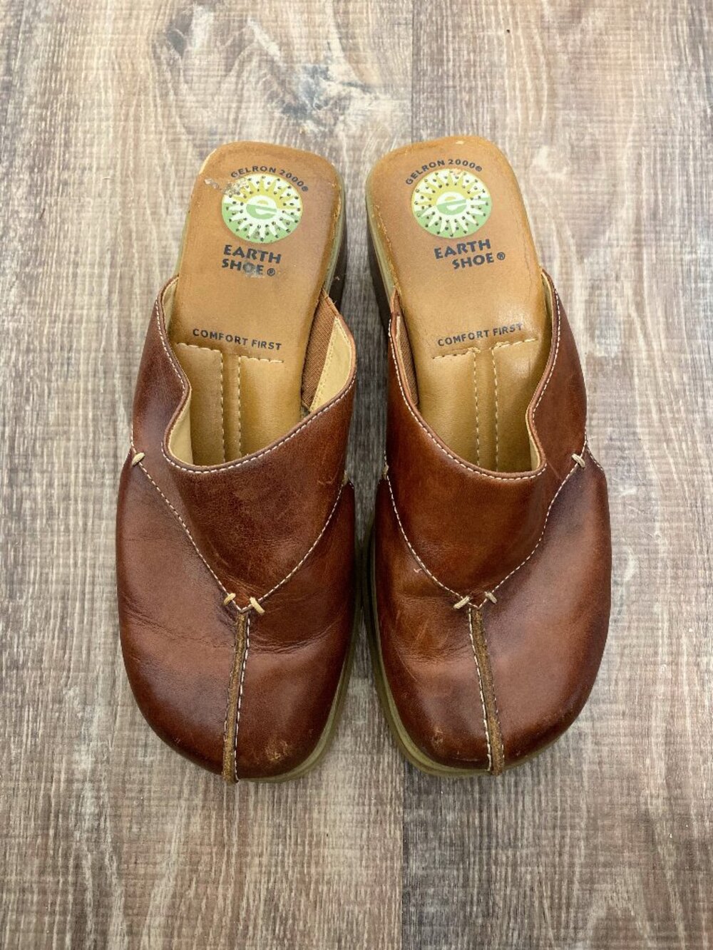Vintage Brown Leather Clog Shoes / Y2K / Size 7.5